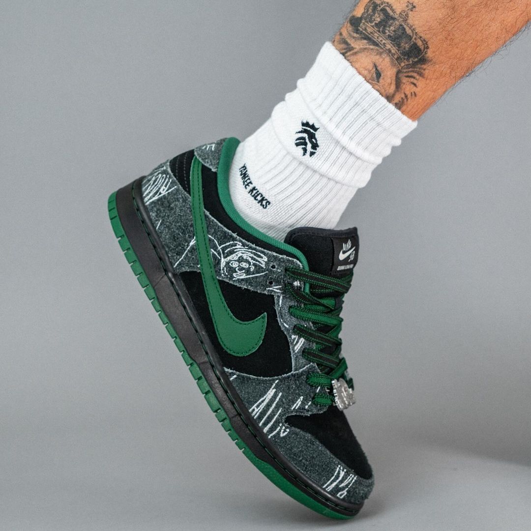 NIKE SB Dunk Low “Three Skateboards” - FAVELA